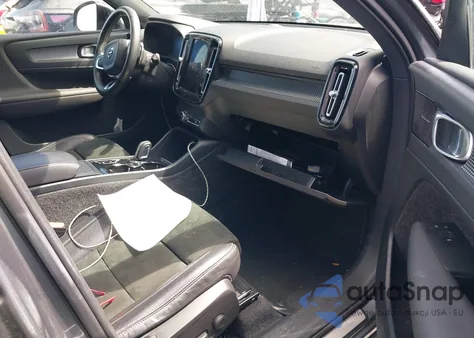 2019 Volvo Xc40 T4 R-Design z USA, uszkodzony, nr VIN YV4AC2HM0K2152315